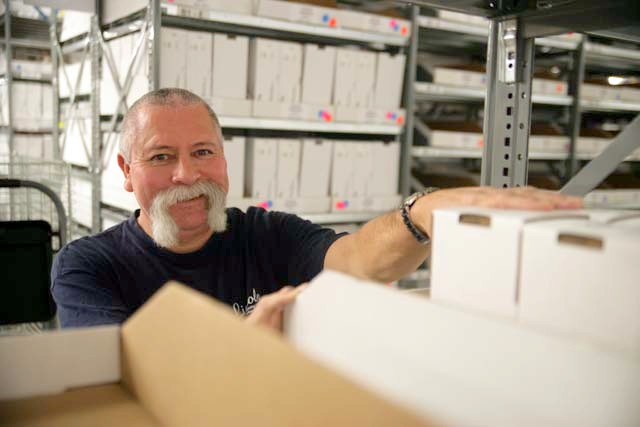 XB4D9326 warehouse worker